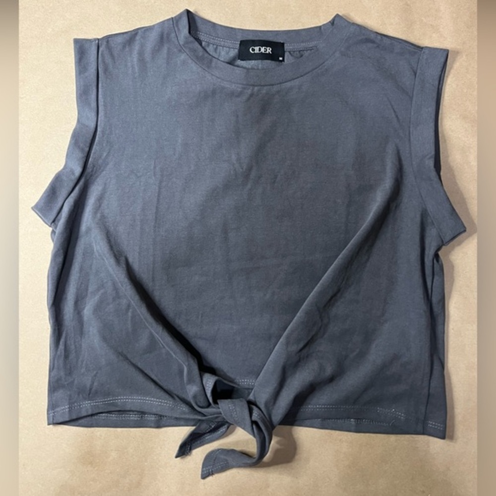 Cider cropped Grey Tee M  NWOT new without tags